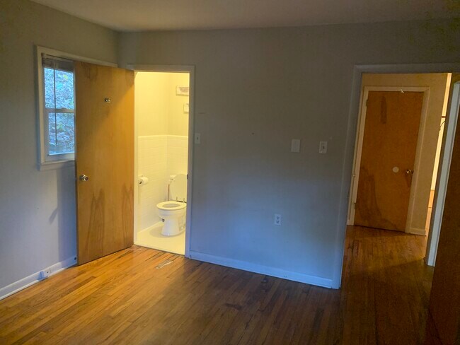 Building Photo - 9 Tree Canopy Ln