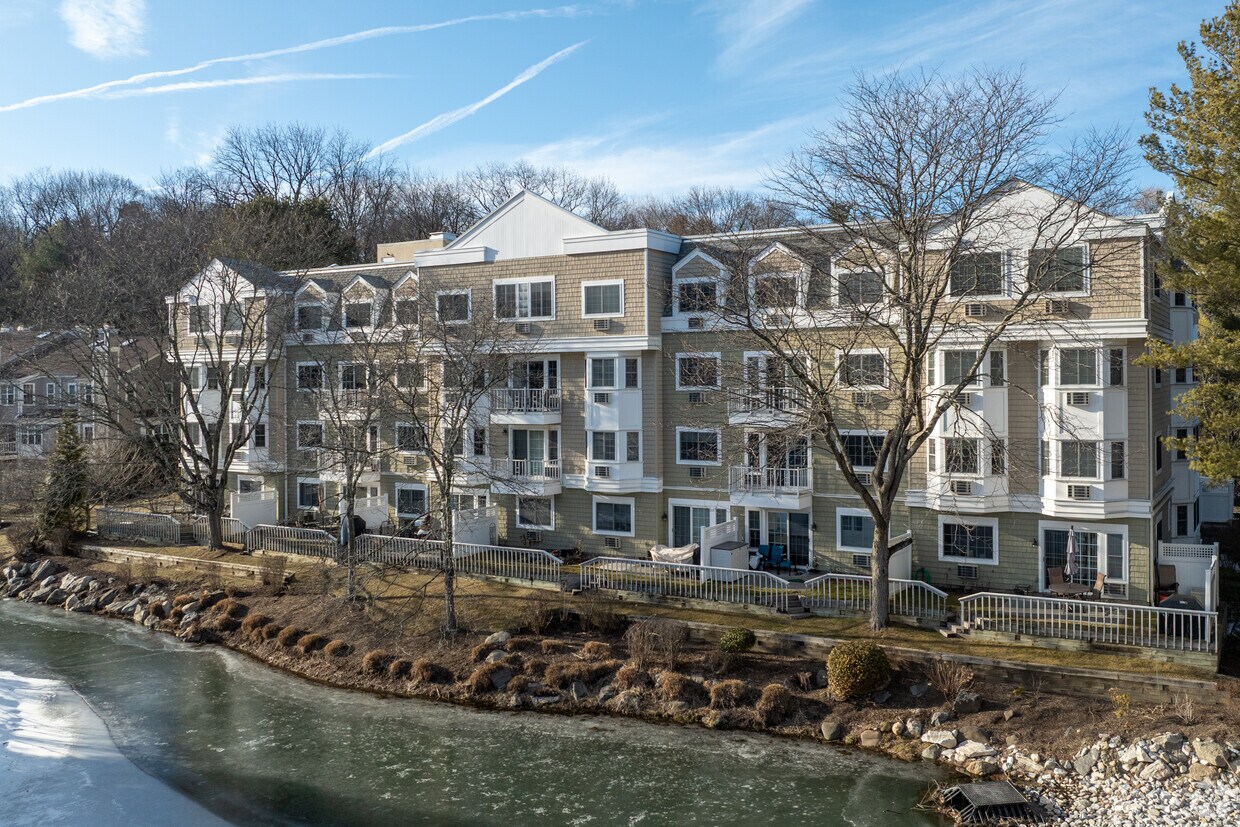 500 Pondside Drive - Ponside Village