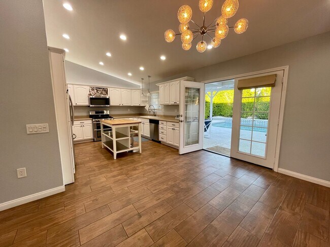 Foto del edificio - COMING SOON! ! Beautiful 3 Bed 2 Bath Corner Lot Cathedral City Home!