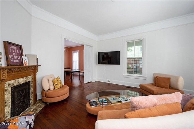Building Photo - 933 Highland Terrace