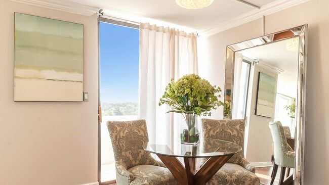 Each apartments has panoramic views over lake, park, skyline - Lakeview Residences