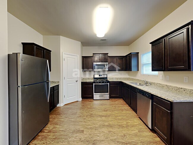 Building Photo - 3525 Mica Cir SE