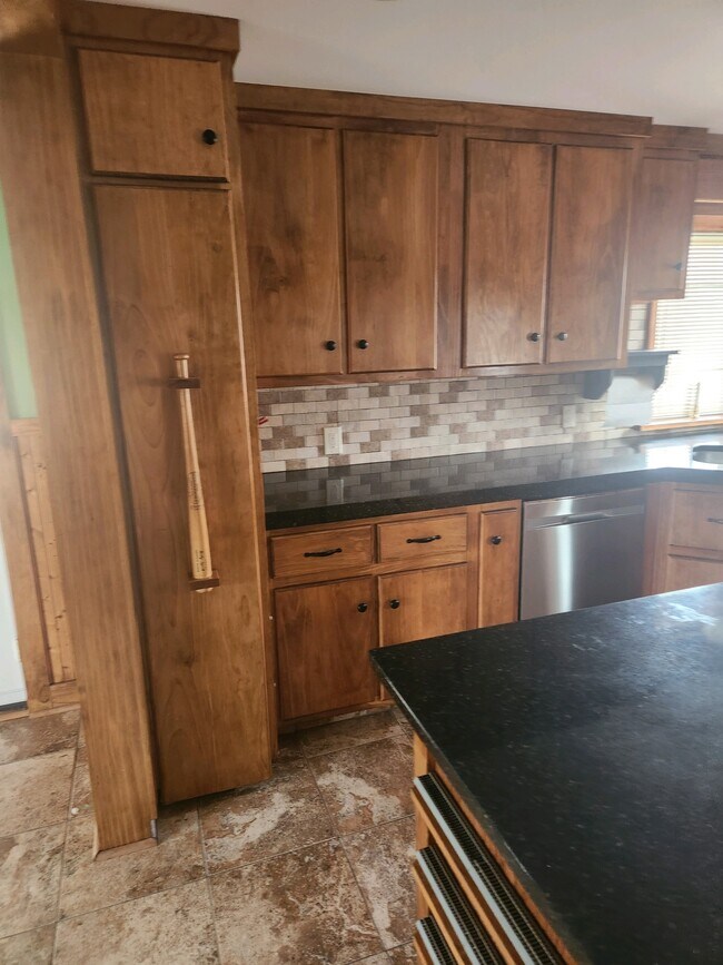 Foto del edificio - 717 Draketown Rd