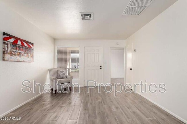 Foto del edificio - 8131 N 107th Ave