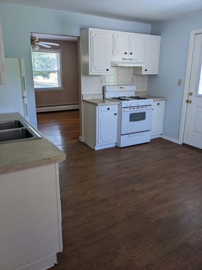 Kitchen - 53 Fairview Dr
