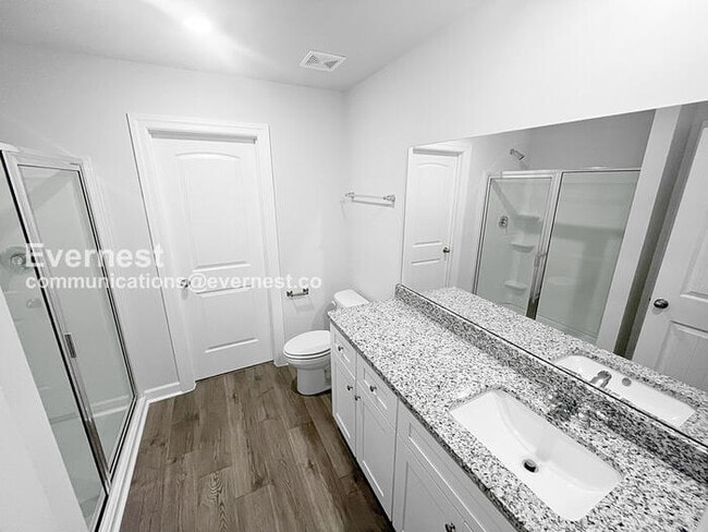 Building Photo - 3251 Quintana Dr