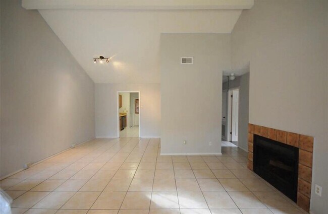 Foto del edificio - 3727 Meadow Pl Dr
