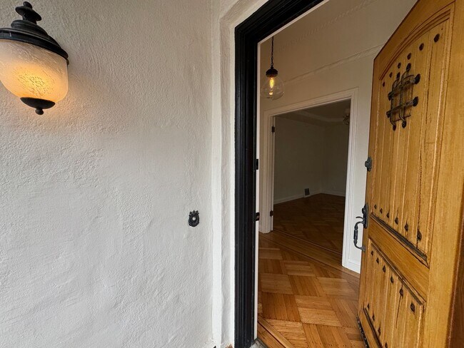 Foto del edificio - Bright & Spacious 4BD/3BA Home in Merced M...