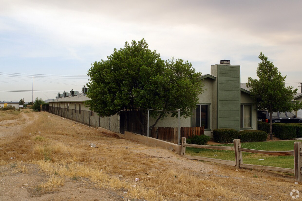 Building Photo - 15636 Sequoia Ave