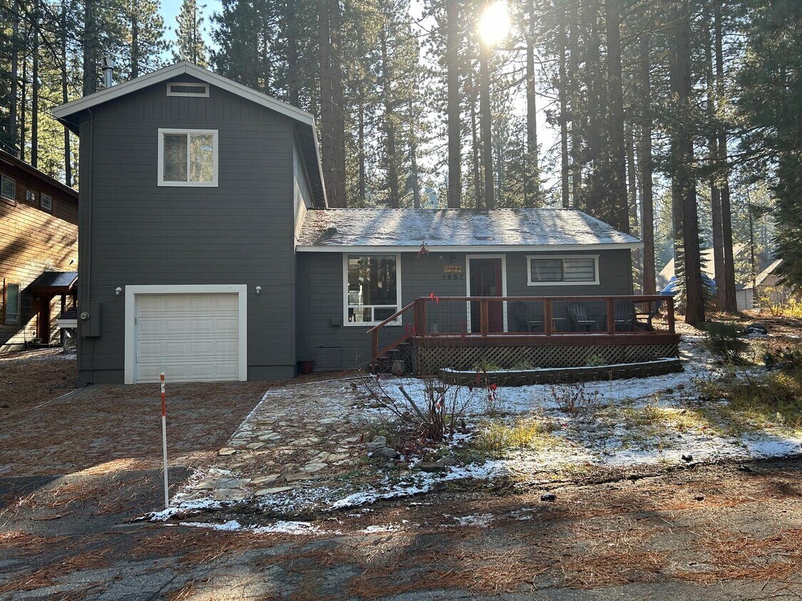 Foto principal - 1857 Bella Coola Dr