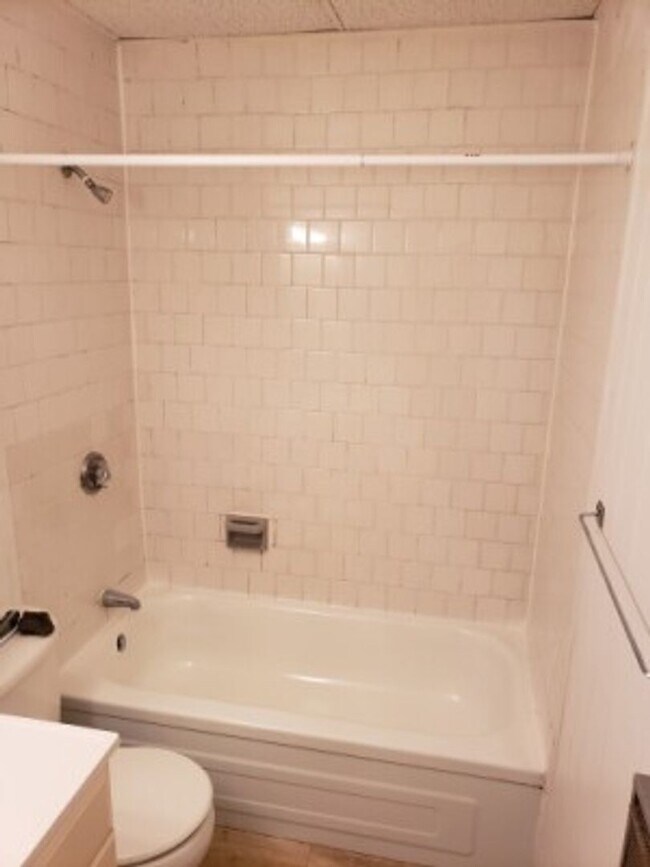 Foto del edificio - Classy 3-bed in the Heart of West Newton