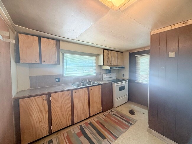 Building Photo - Cozy 2-Bedroom Home - Spacious Backyard