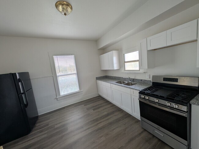 Photo - 403 Cowling St Apartment