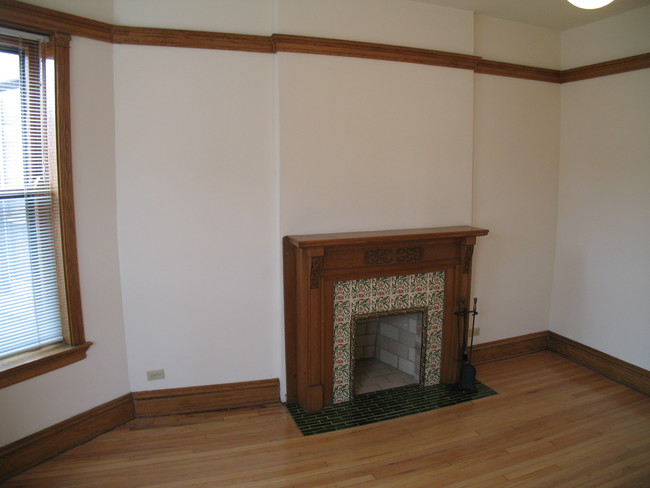 Building Photo - 3822 N Sheffield Ave