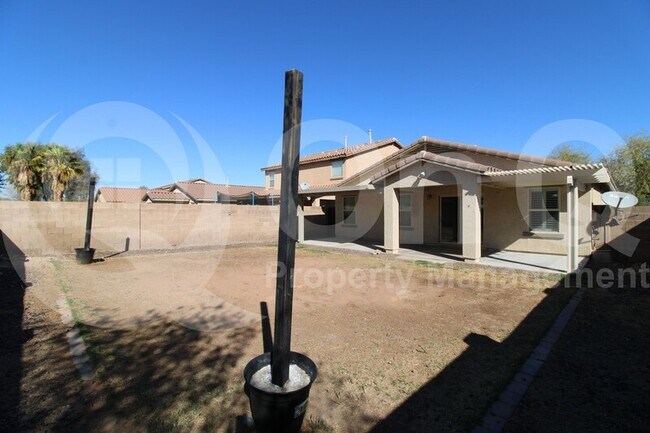 Foto del edificio - 1055 E Daniella Dr