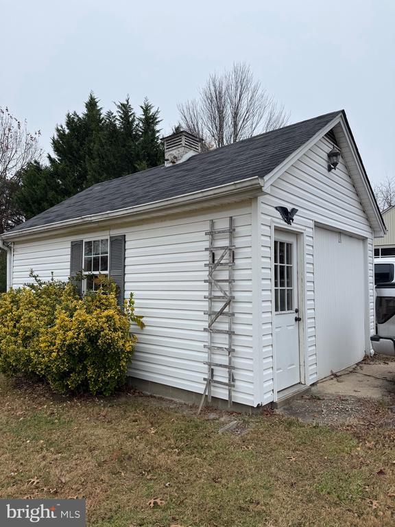 Building Photo - 118 St Marys Ave