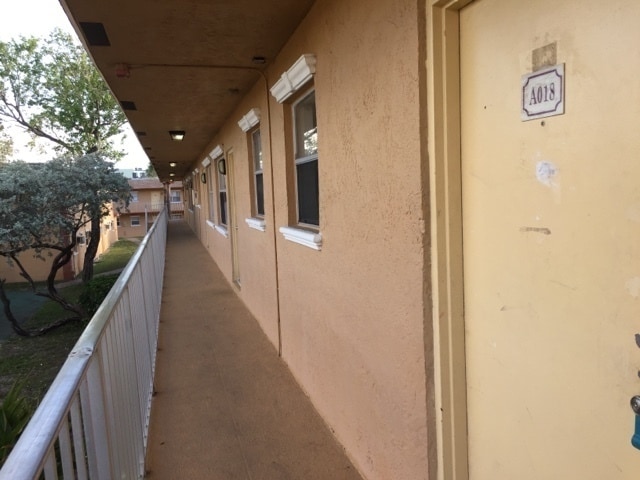 Building Photo - Nice 2-1 apartment with central air , pool...