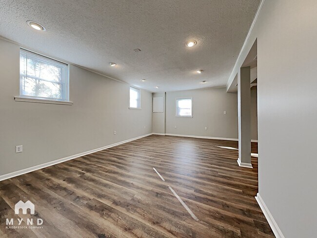 Building Photo - 2517 Devon Dr