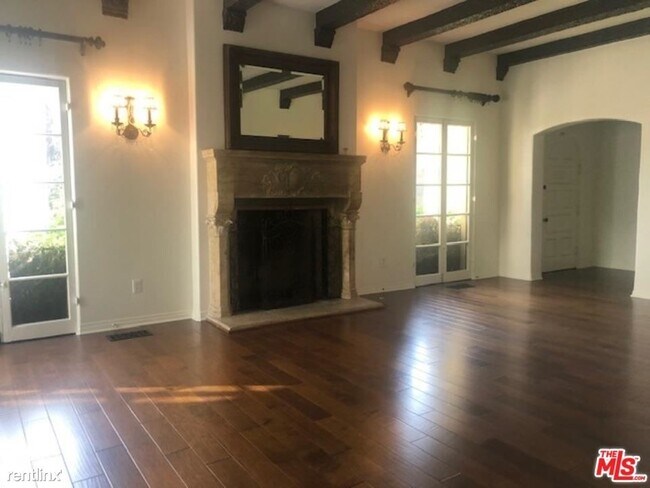 Foto del edificio - 232 S Orange Grove Blvd