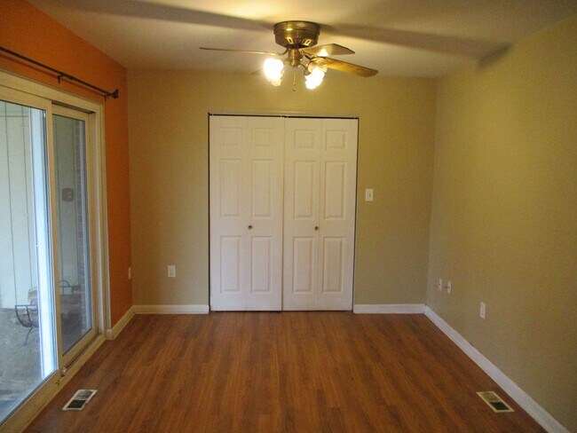 Building Photo - Fantastic Tri-Level 4 Bedroom/2.5 Bath Hom...