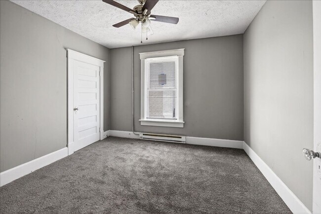 Foto del edificio - 4114 1/2 E Washington Street - $850/mo.