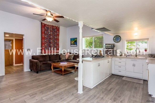 Building Photo - 1124 Almaden St