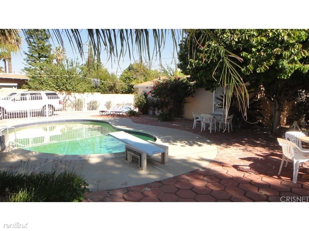 Primary Photo - 7725 Reseda Blvd