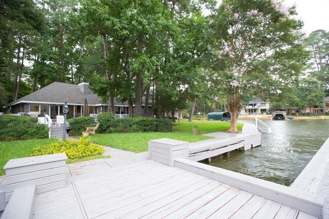 Foto del edificio - 3007 Willowbend Rd