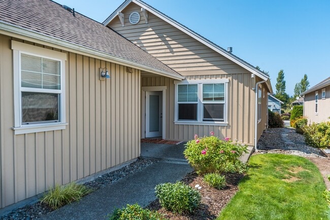 Building Photo - 2 Bed 2 Bath Single-Level Home (55 & over Community) Landscaping Included