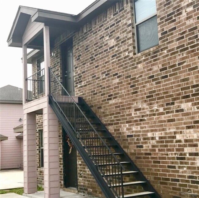Building Photo - 1312 W Carmen Ave