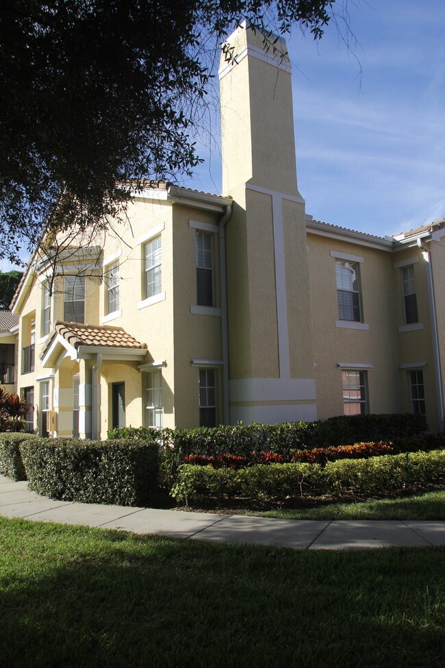 Building Photo - 114 SW Peacock Blvd