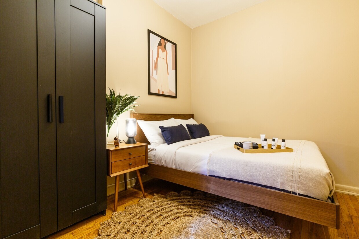 Primary Photo - Full room in 2-bed/1.0-bath Home