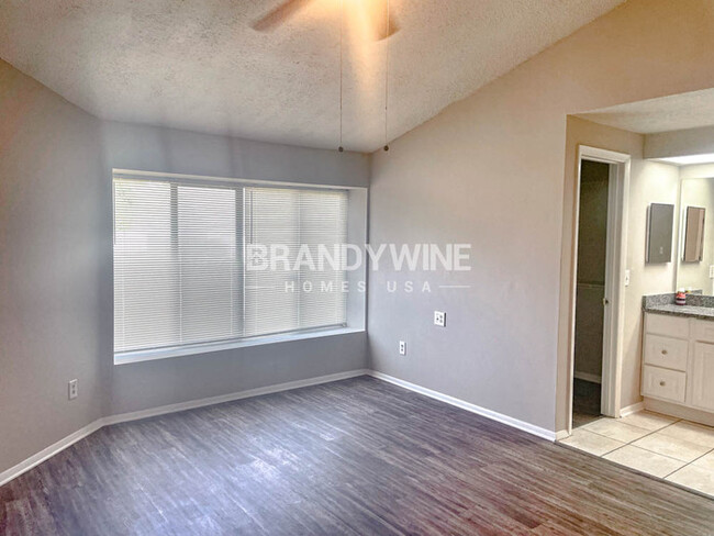 Foto del edificio - 1/2  MONTH FREE RENT