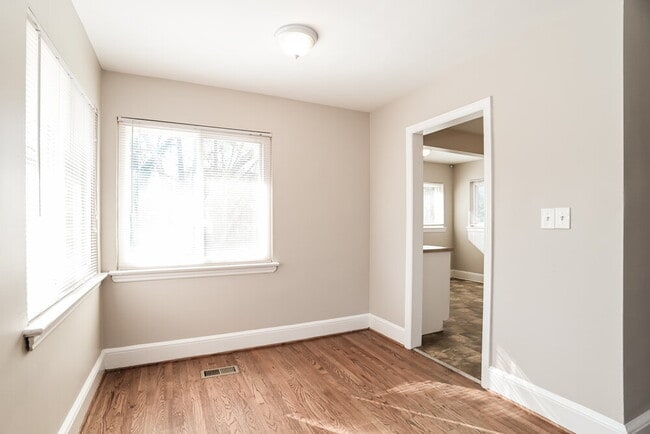 Building Photo - 2751 Catalina Ave