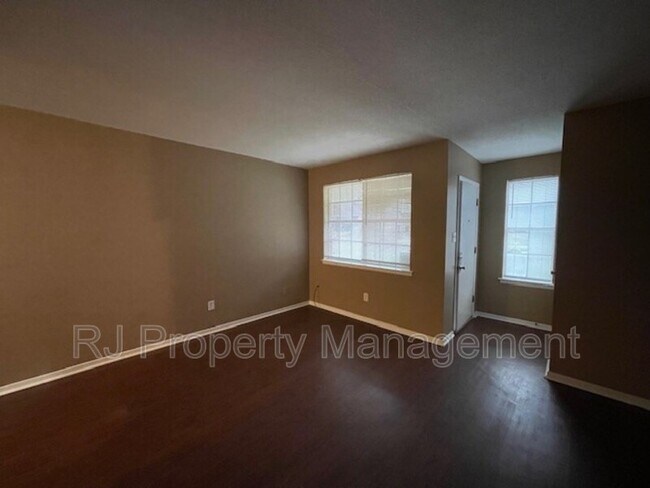 Foto del edificio - 3432 Powell Ave