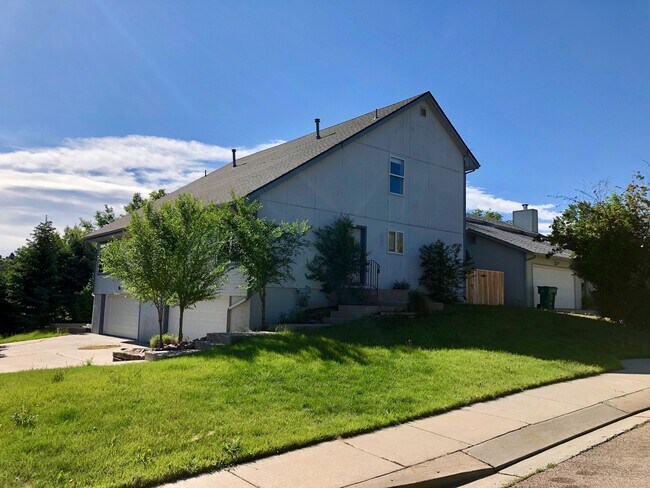 Building Photo - 977-979 Columbine Ave