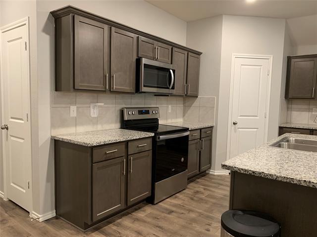 Foto del edificio - 727 Meadow Creek Ln