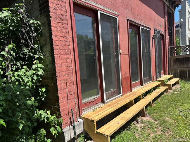 Building Photo - 165 Ulster Ave