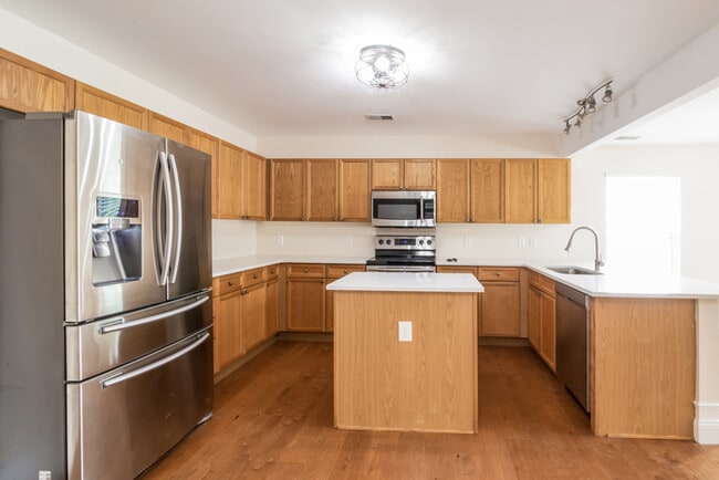Building Photo - 324 Cohen Cir