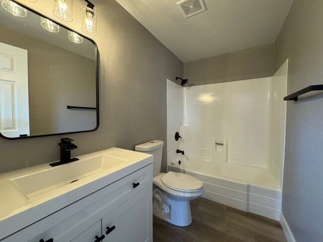 Foto del edificio - 3 Bed 2 Bath Remodeled Home in North Valleys!