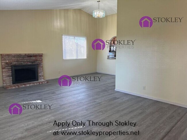 Foto del edificio - 1784 W Cypress Rd