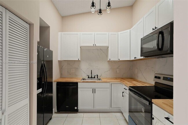 Foto del edificio - 3633 NW 99th Terrace