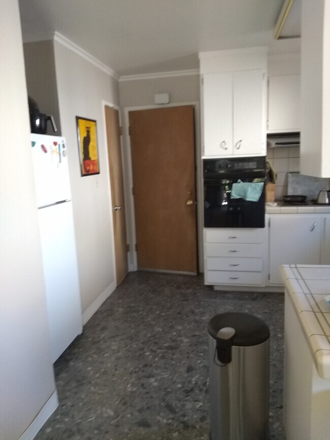 Foto del edificio - 4465 Vanderbilt Dr