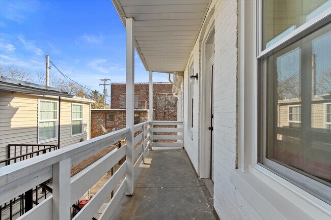 Foto del edificio - Spacious Four Bedroom Home located in York...