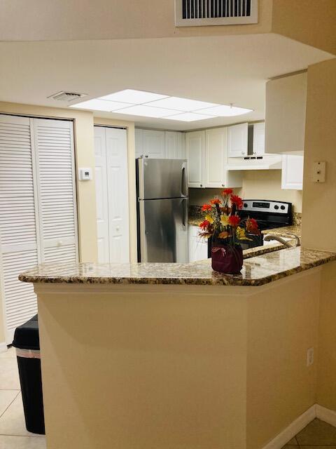 Foto del edificio - 1700 Crestwood Ct S