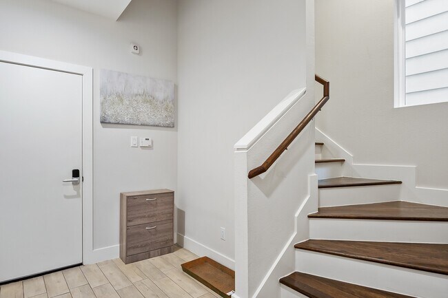 Foto del edificio - 2106 Dennis St