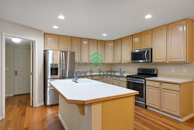 Building Photo - 4 Bed, 2.5 Bath | Spacious 2,460 Sq. Ft. Sammamish Home in a Top-Tier School District with Parks ...
