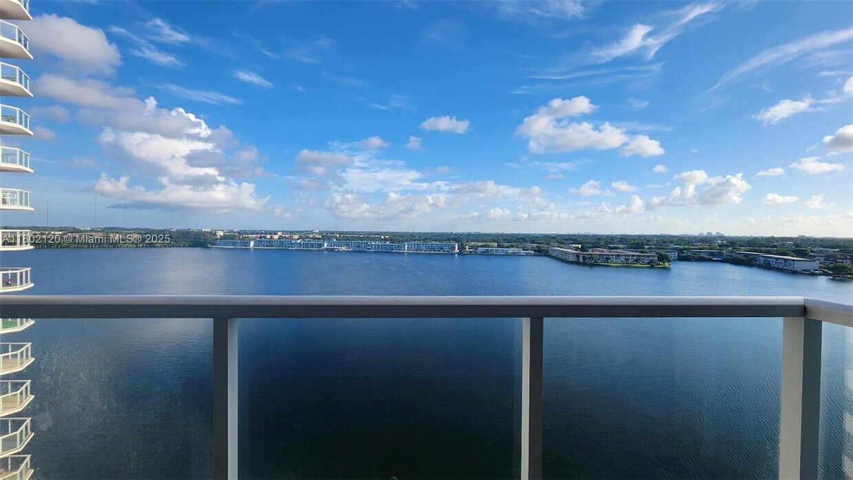 Foto principal - 1301 NE Miami Gardens Dr