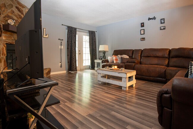 Foto del edificio - 303 Chesswood Dr