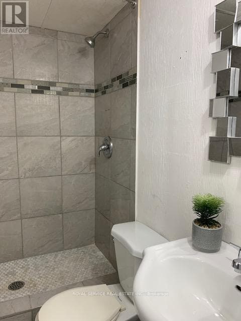 Building Photo - 1037 Arthur St